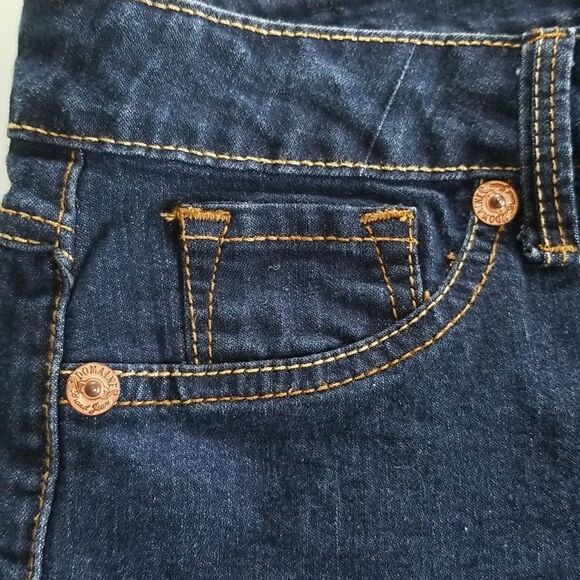 Domaine Brand Jean Shorts - Picture 4 of 8